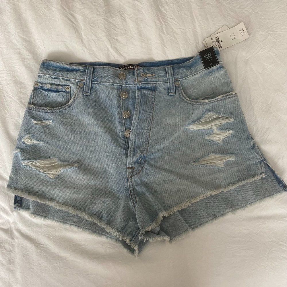 Abercrombie and Fitch vintage shorts size 4. High rise vintage shorts. Brand new